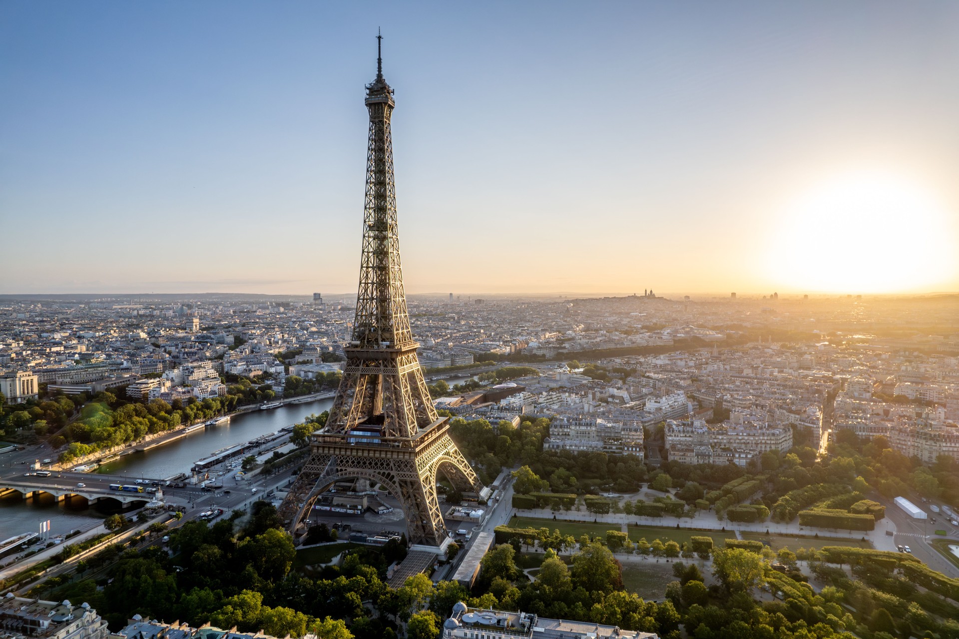 Interventions de dératisation à Paris, au cœur de la capitale – Vue emblématique de la Tour Eiffel.
